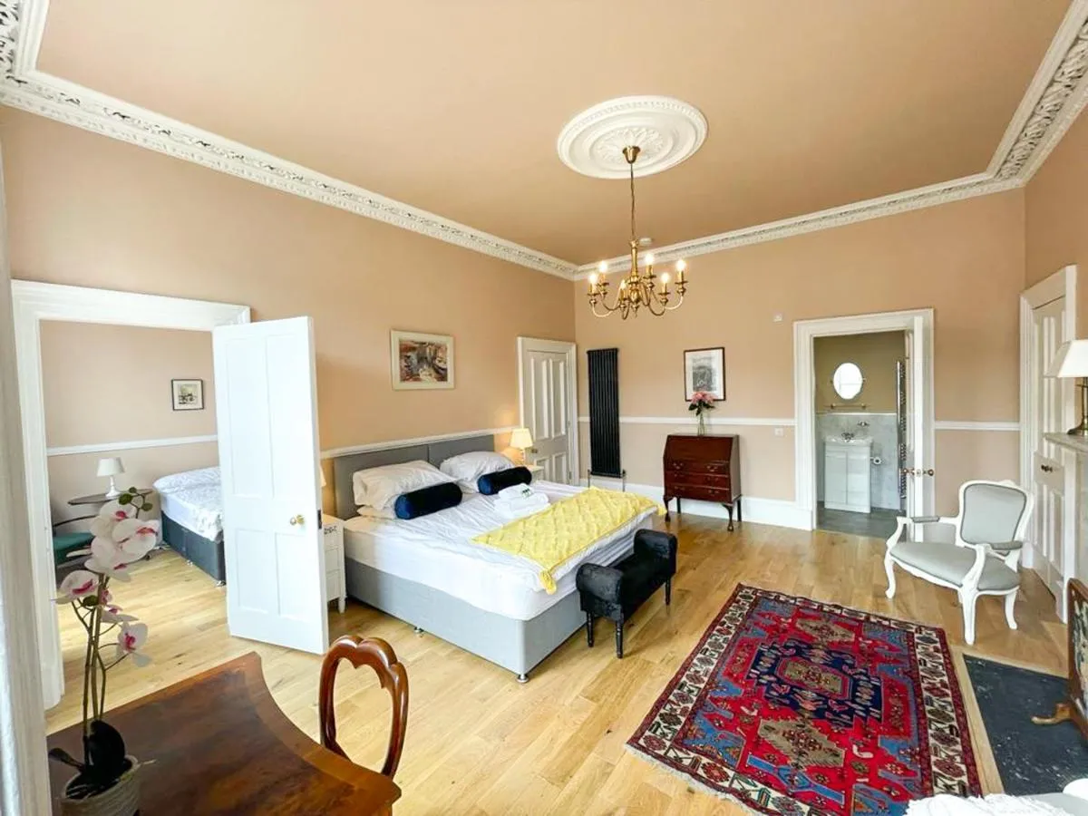 Image 4 of Remarkable 5BR Townhouse with Garden, Sleeps 12