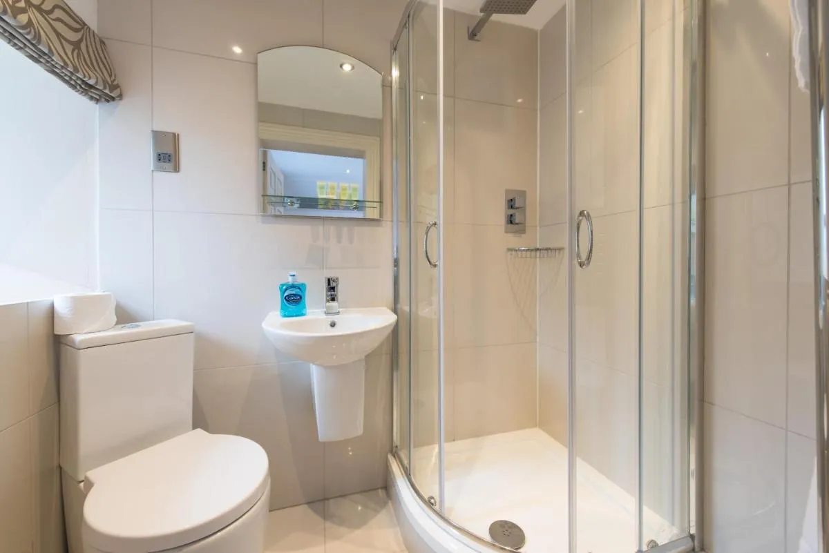 Image 2 of Royal Princes Suites