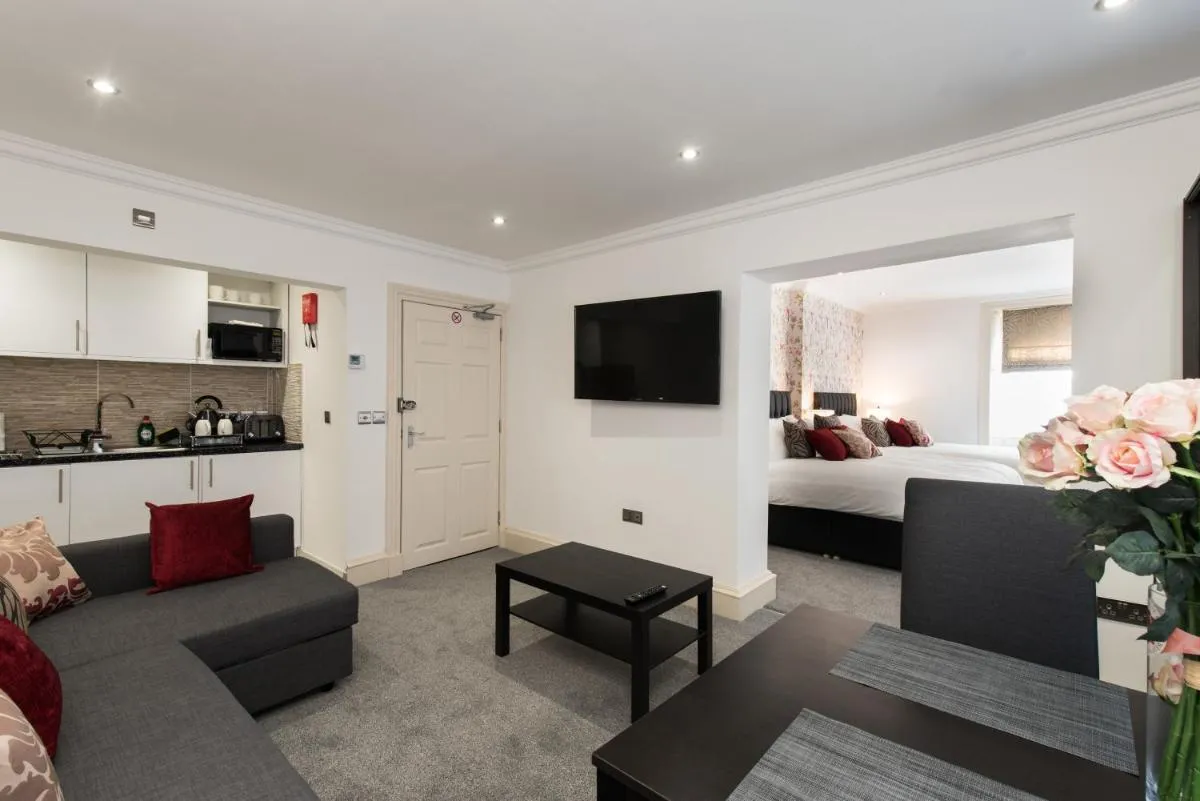 Image 3 of Royal Princes Suites