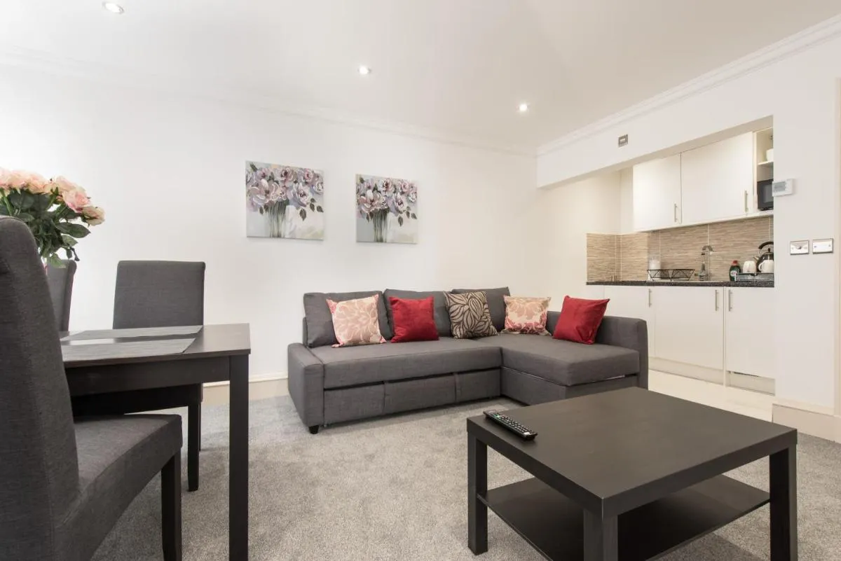 Image 6 of Royal Princes Suites