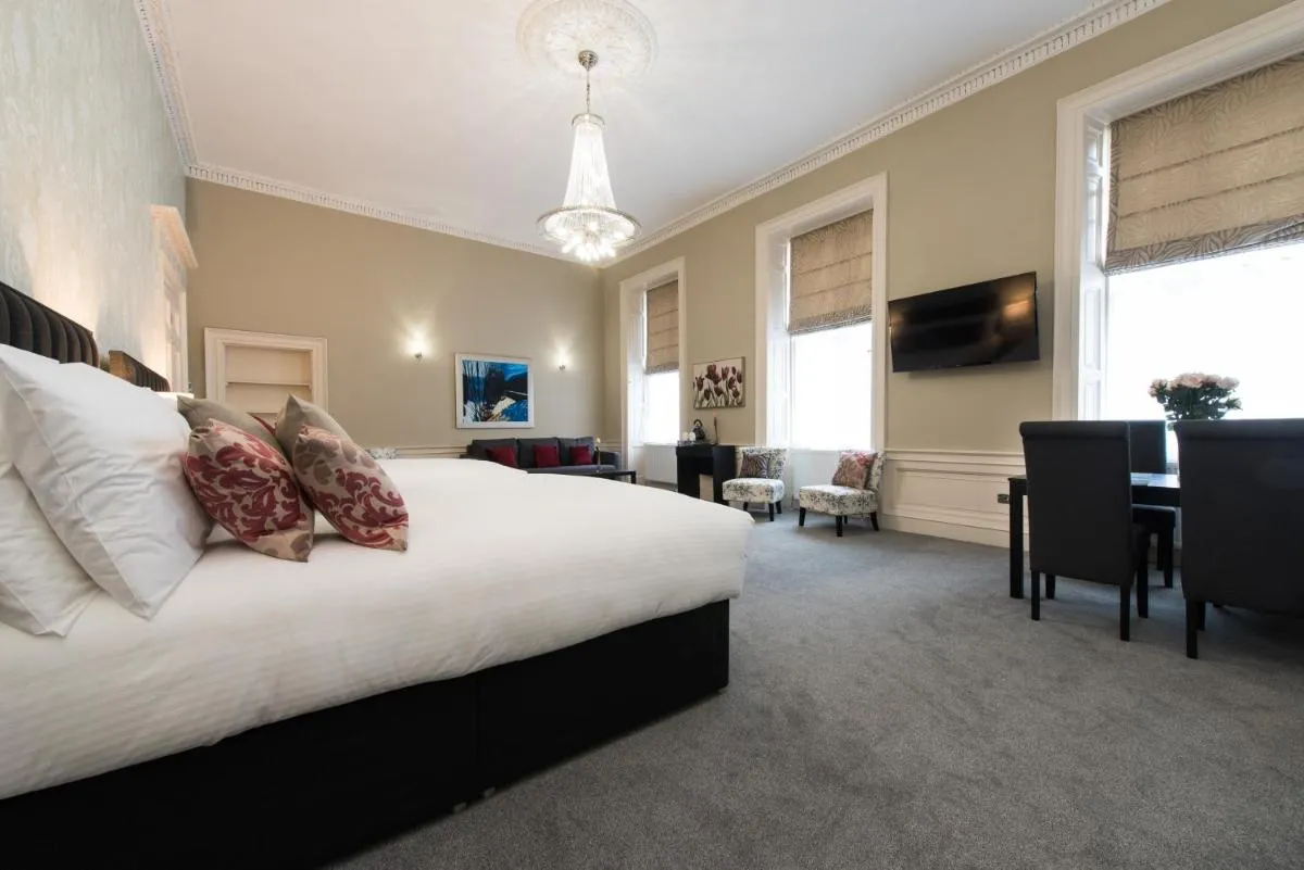 Image 4 of Royal Princes Suites