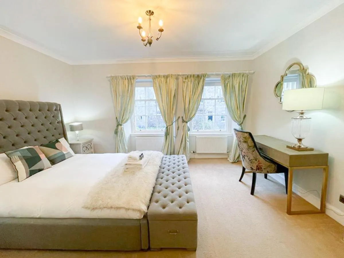 Image 3 of Sophisticated 3BR with Garden, quiet New Town Lane