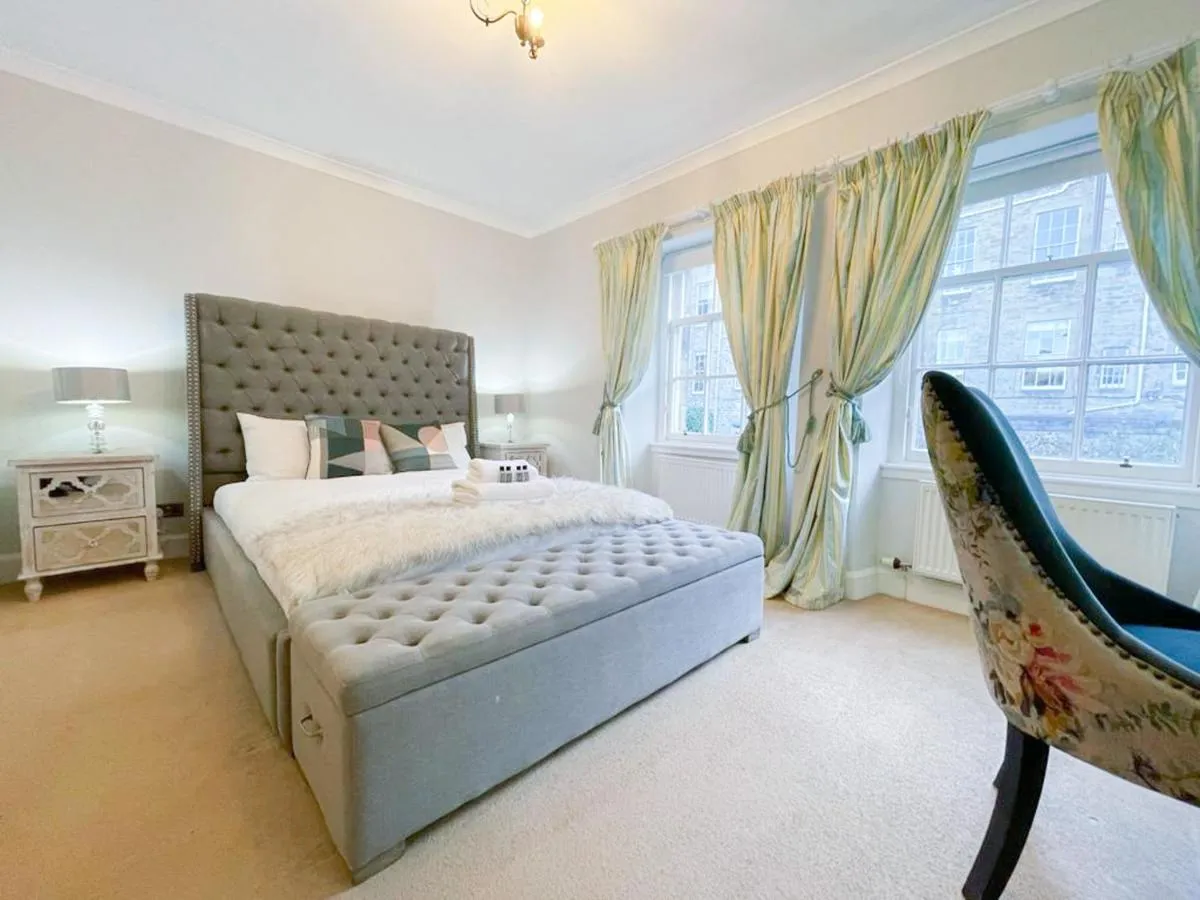 Image 1 of Sophisticated 3BR with Garden, quiet New Town Lane