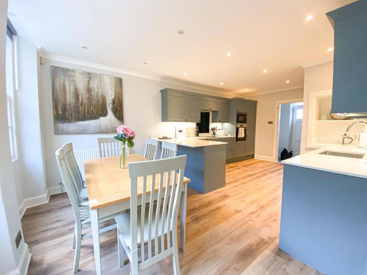 Image 4 of Sophisticated 3BR with Garden, quiet New Town Lane