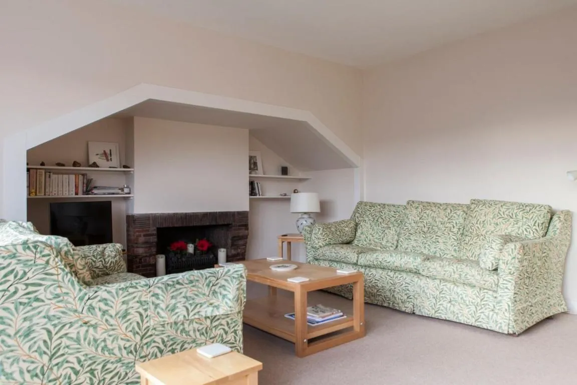 Image of Sophisticated Edinburgh Apartment in City Centre
