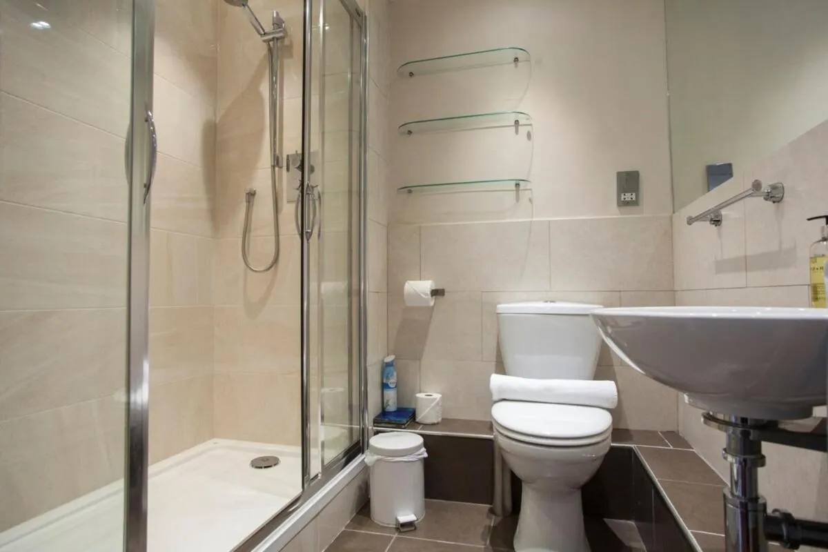 Image 5 of Sophisticated Edinburgh Apartment in City Centre