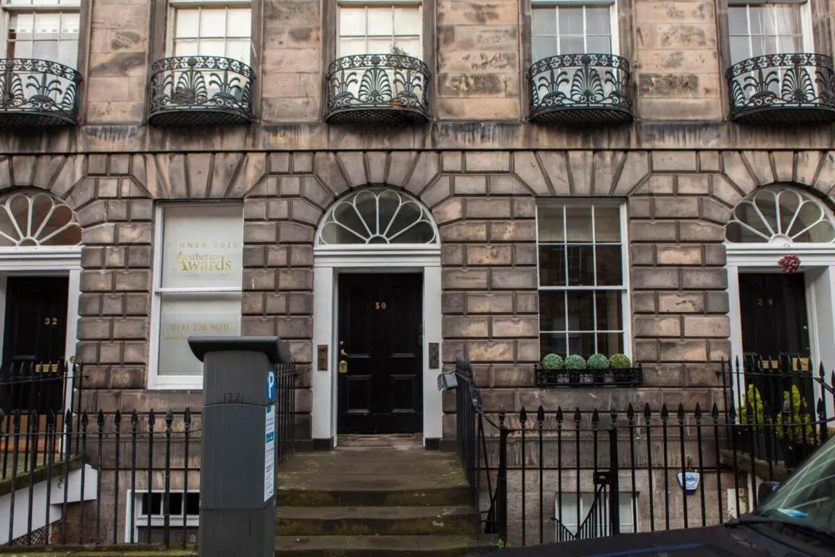 Image 1 of Sophisticated Edinburgh Apartment in City Centre