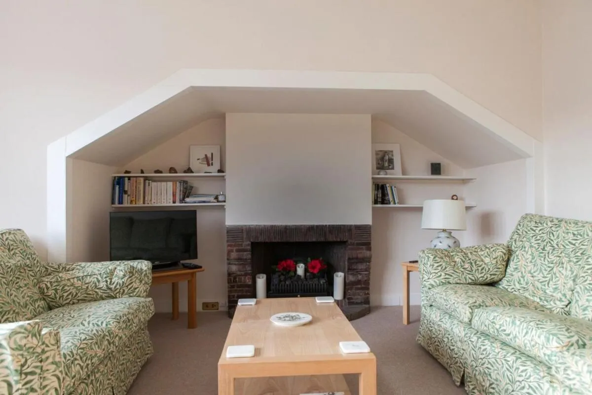 Image 6 of Sophisticated Edinburgh Apartment in City Centre