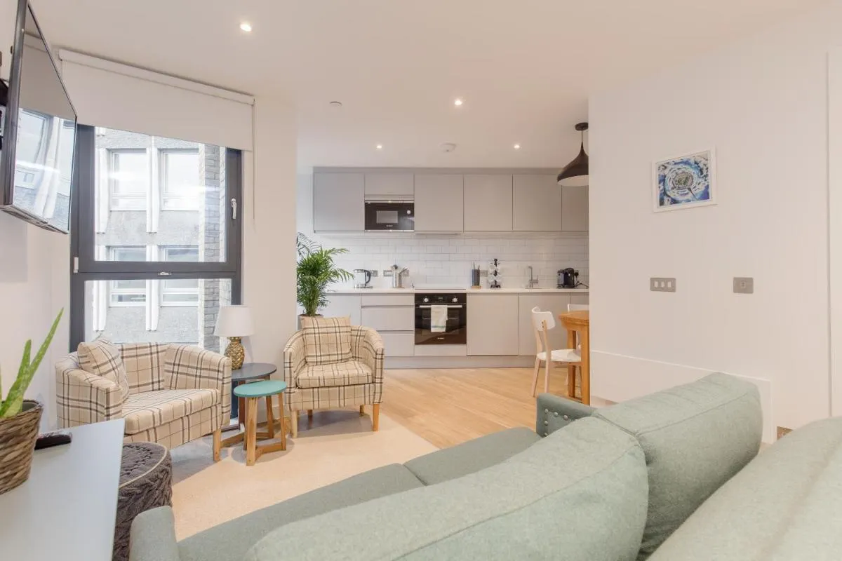 Image 3 of Sophisticated Studio For 2 w/ Edin Castle Views