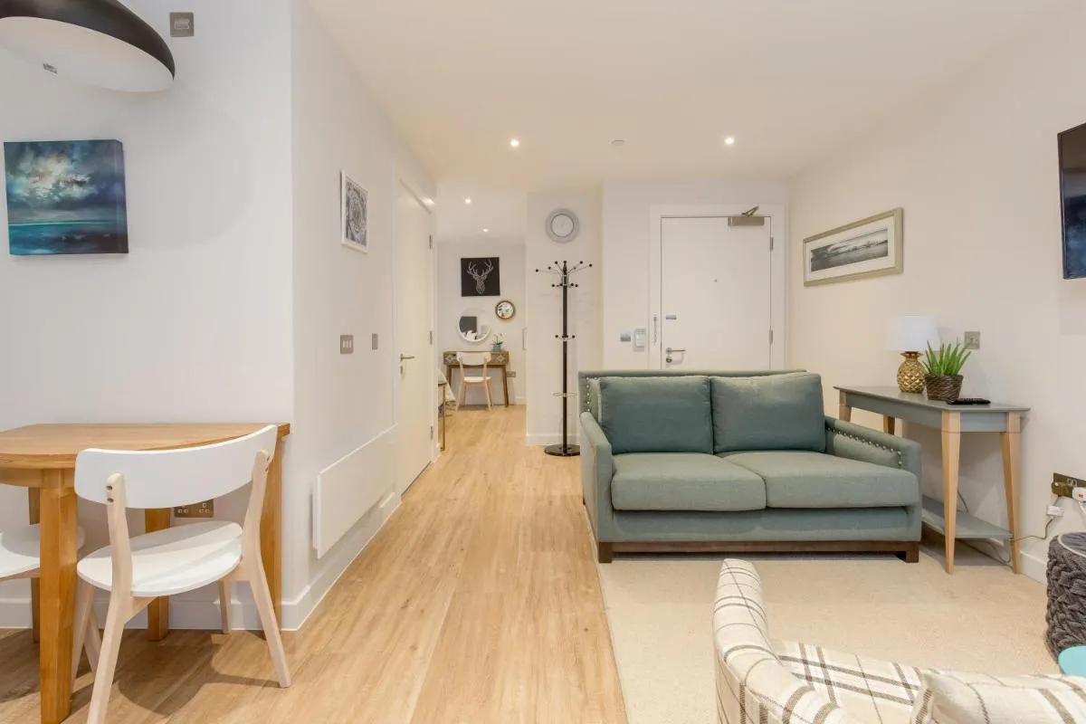 Image 4 of Sophisticated Studio For 2 w/ Edin Castle Views