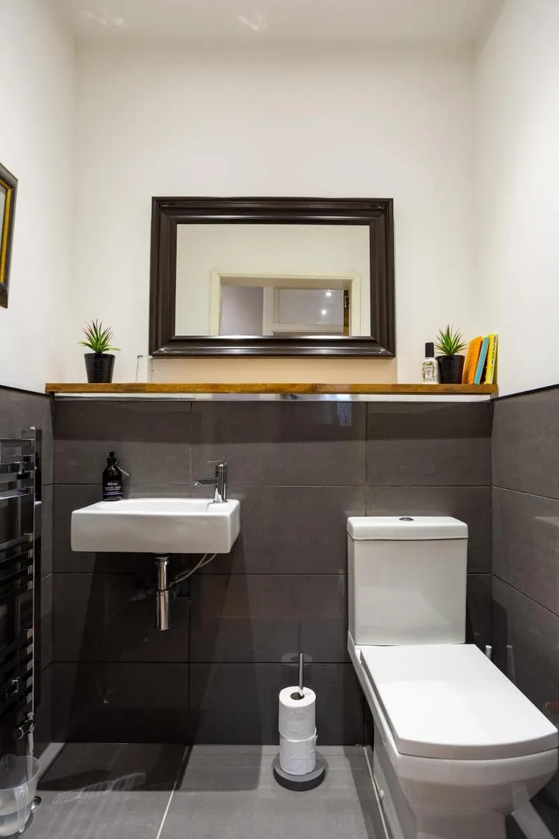 Image 4 of Spacious 2 Bedroom House Near The Meadows