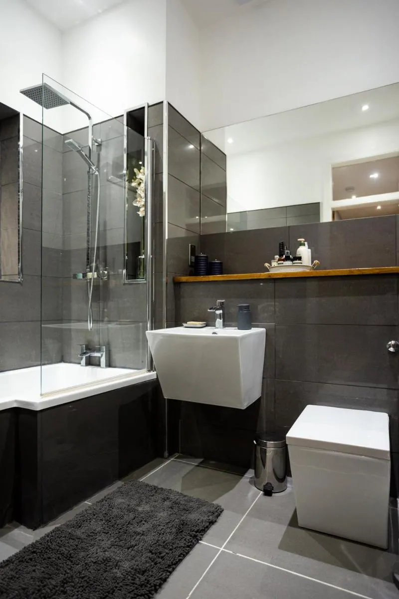 Image 6 of Spacious 2 Bedroom House Near The Meadows