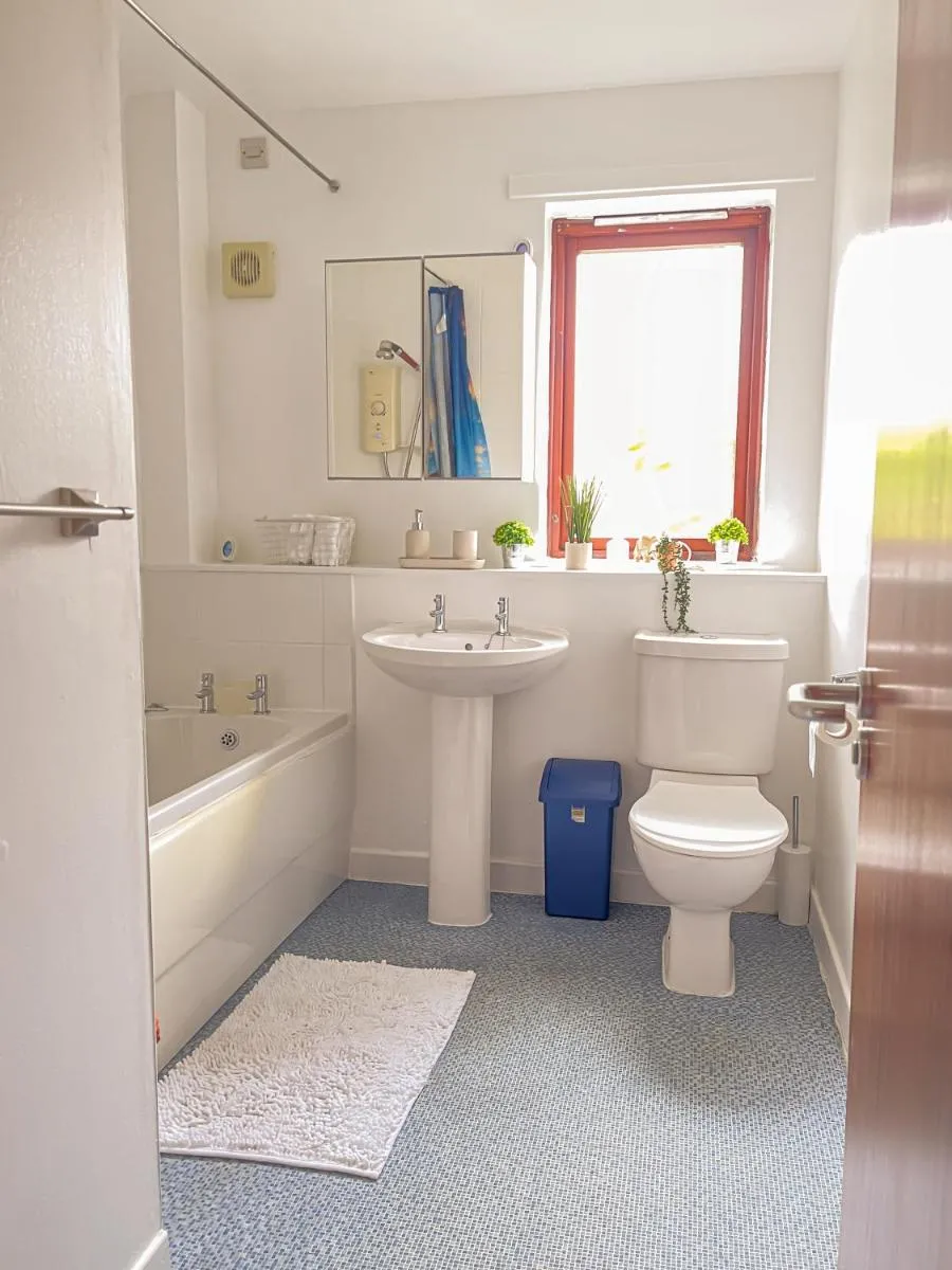 Image 3 of Spacious, central and newly decorated apartment