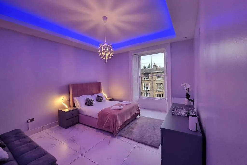 Image 1 of Spacious modern city centre apartment Castle Views