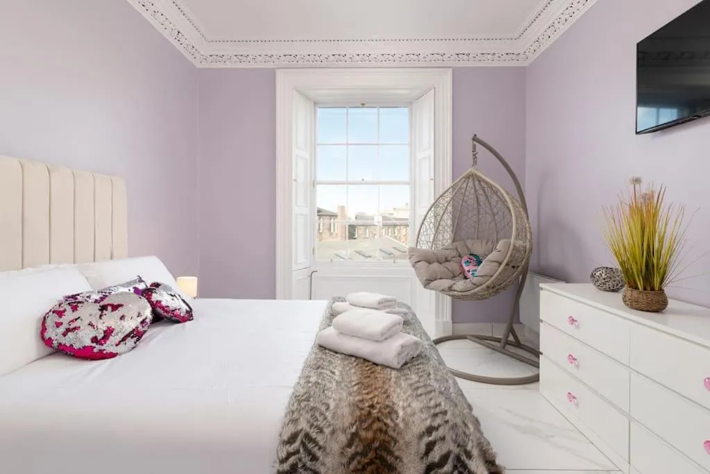 Image 4 of Spacious modern city centre apartment Castle Views