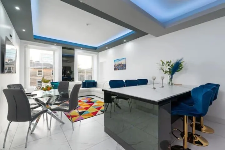 Image 6 of Spacious modern city centre apartment Castle Views