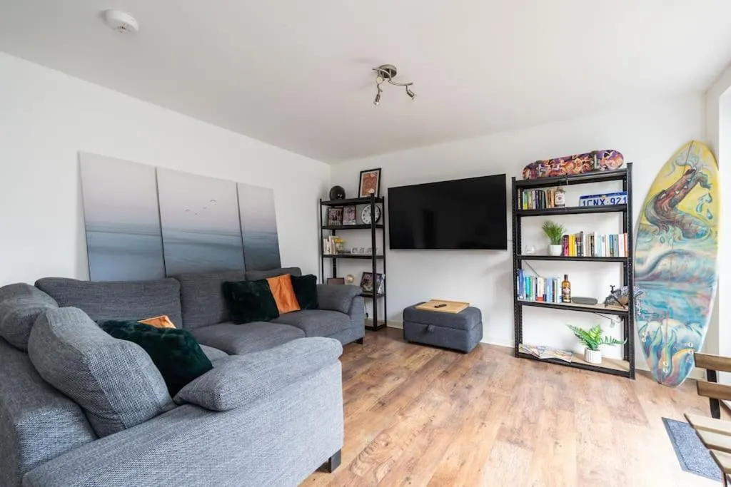 Image of Stunning 1 BD flat in Lochend Park with a patio