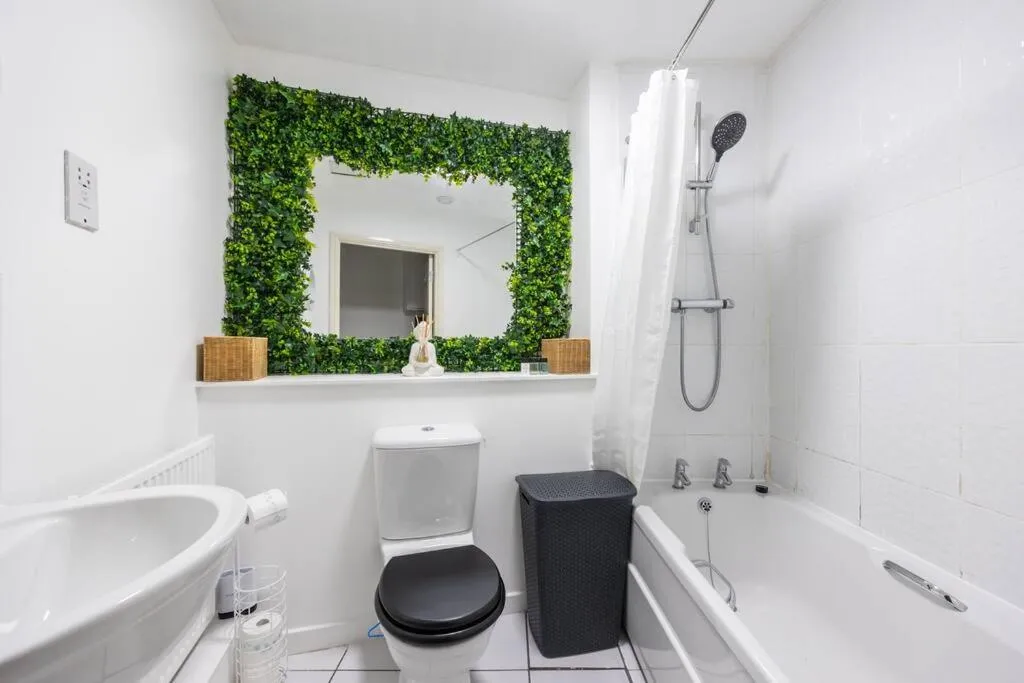 Image 1 of Stunning 1 BD flat in Lochend Park with a patio