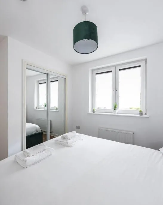 Image 3 of Stunning 1 BD flat in Lochend Park with a patio