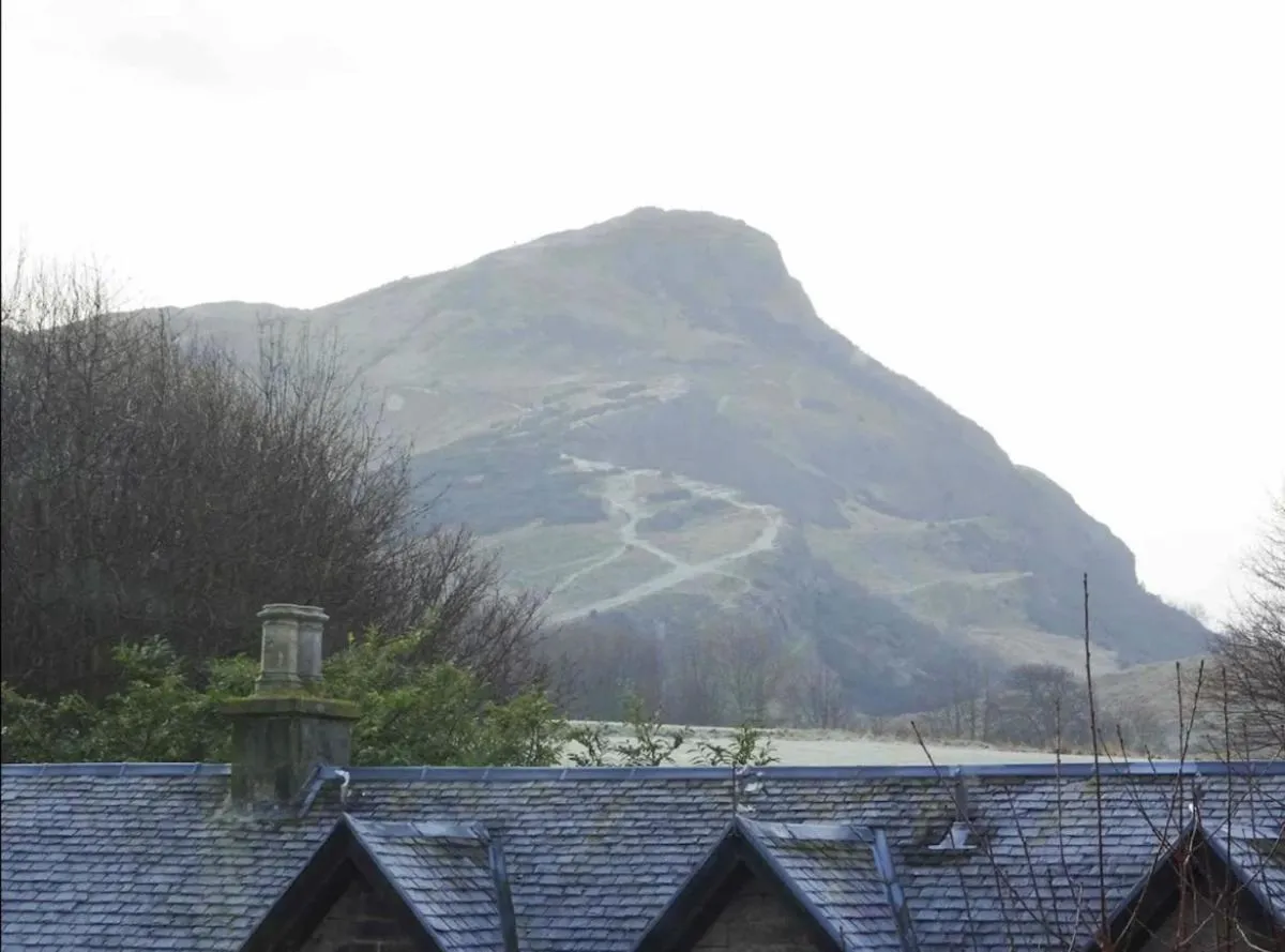 Image 2 of Stunning 2 Bed Apt in Edinburgh – Incredible views