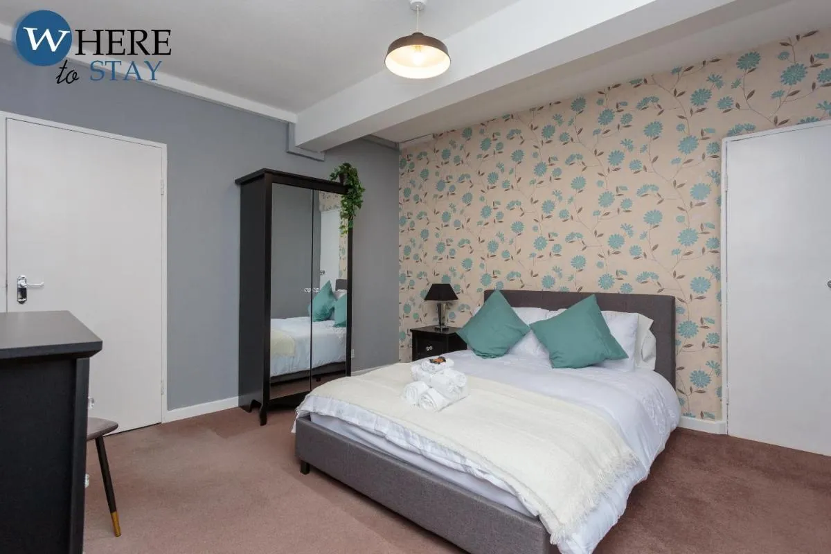 Image 1 of Stunning 3 bedroom apartment Edinburgh