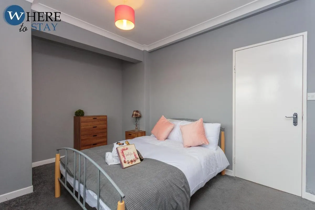 Image 2 of Stunning 3 bedroom apartment Edinburgh