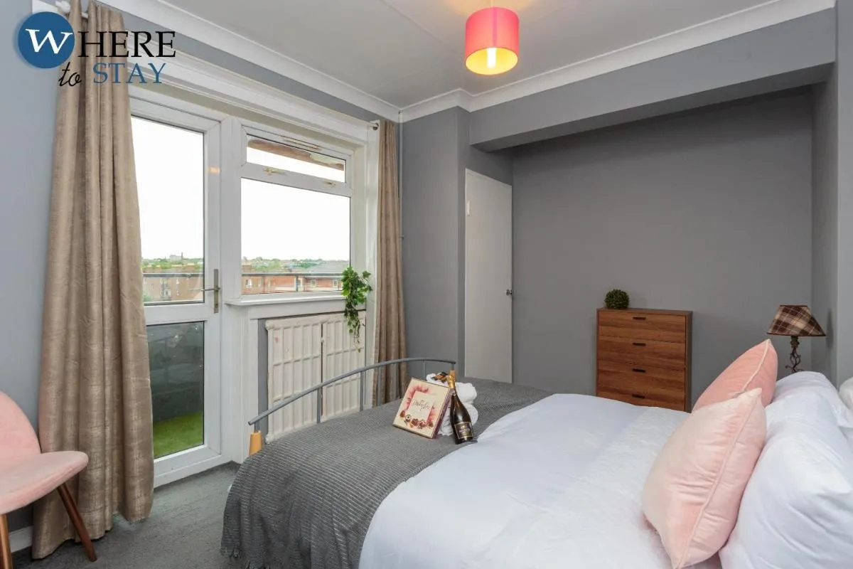 Image 4 of Stunning 3 bedroom apartment Edinburgh