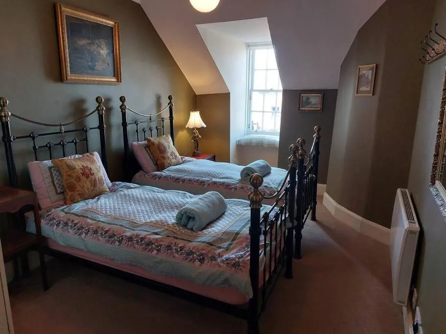 Image 3 of Stunning 4 bedroom, 2-Storey Apartment on the Royal Mile