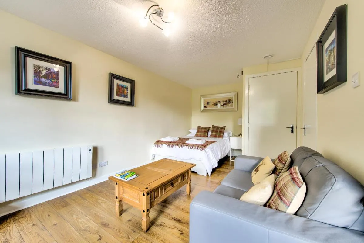 Image 1 of Stunning Studio Apartment Castle View