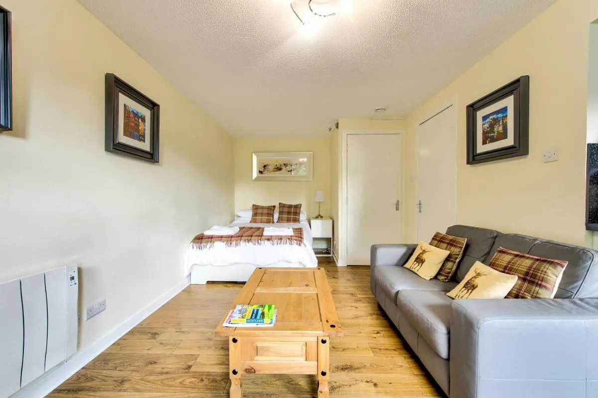 Image 6 of Stunning Studio Apartment Castle View