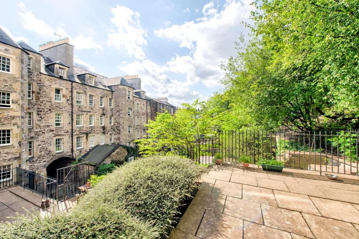 Image 5 of Stunning Studio Apartment Castle View