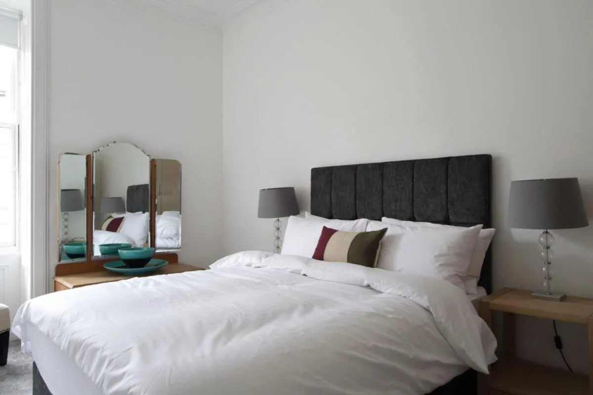 Image 1 of Stylish 2 Bedroom Bruntsfield Apartment in Edinburgh
