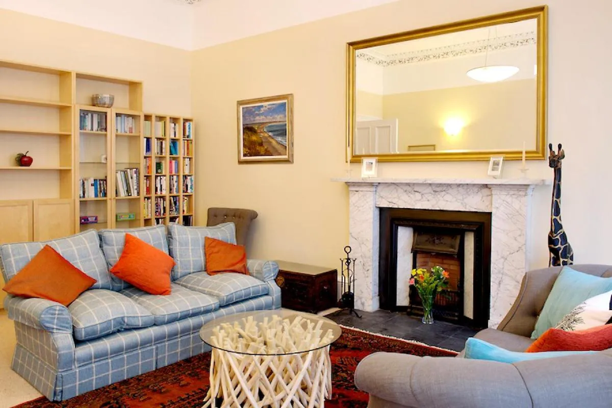 Image 2 of Stylish Central Edinburgh Apartment