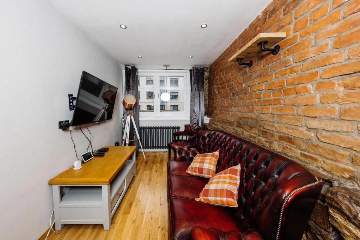 Image 4 of Superb Luxury Quality Central Apartment on Canal