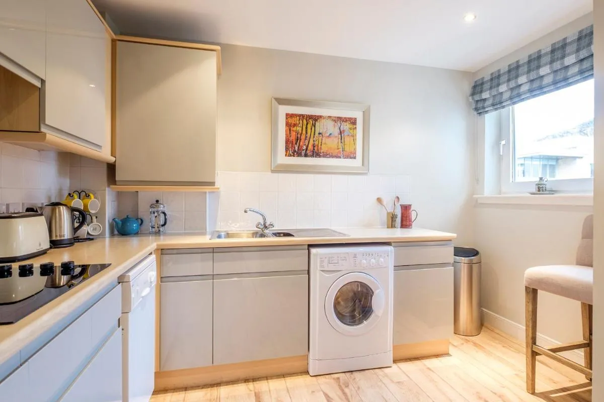 Image 3 of The Botanist Apartment Edinburgh Old Town 2 Bedroom Lift Parking