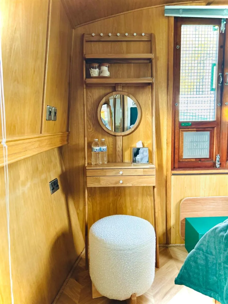Image 5 of The Four Sisters Boatel – Houseboat