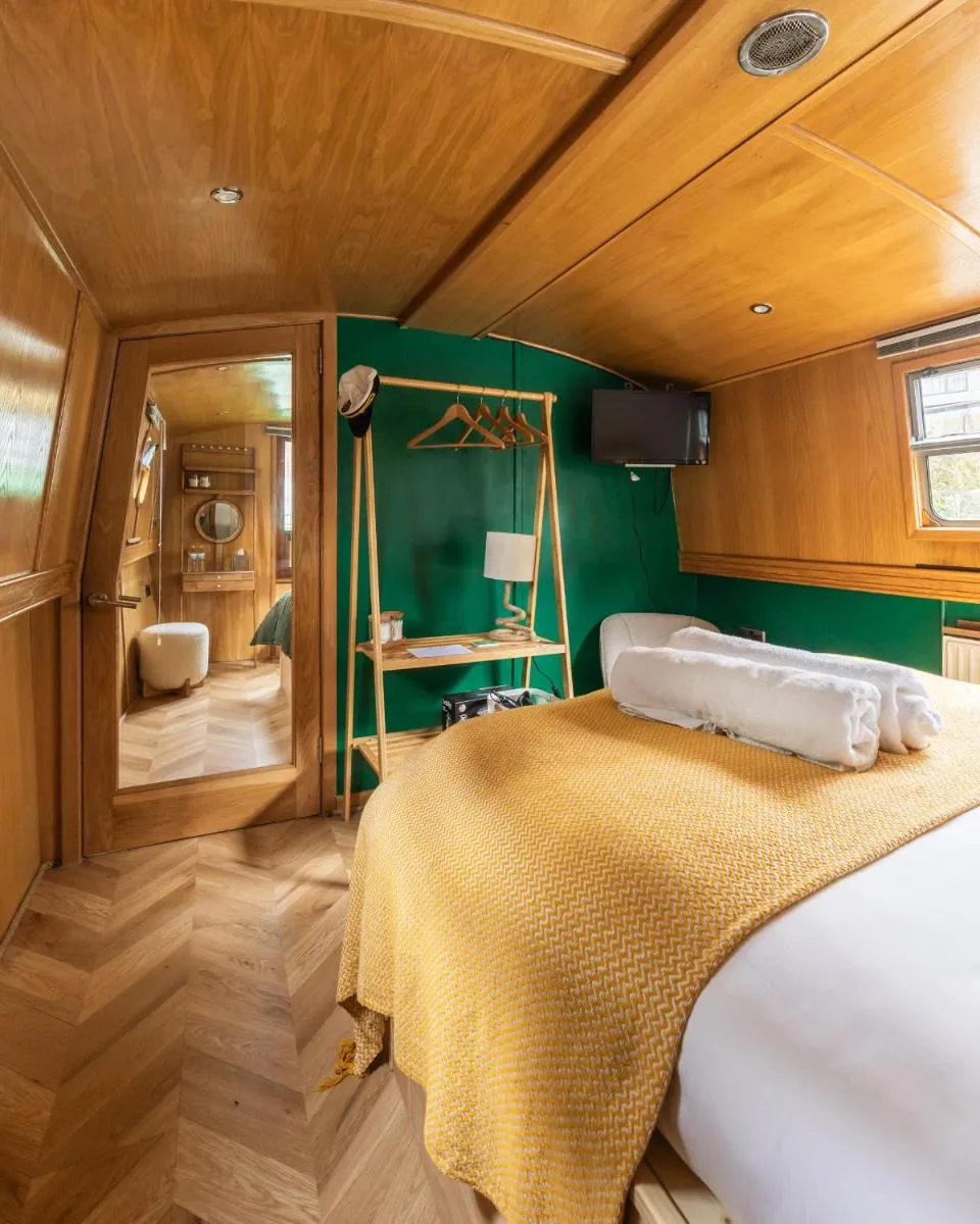 Image 3 of The Four Sisters Boatel – Houseboat