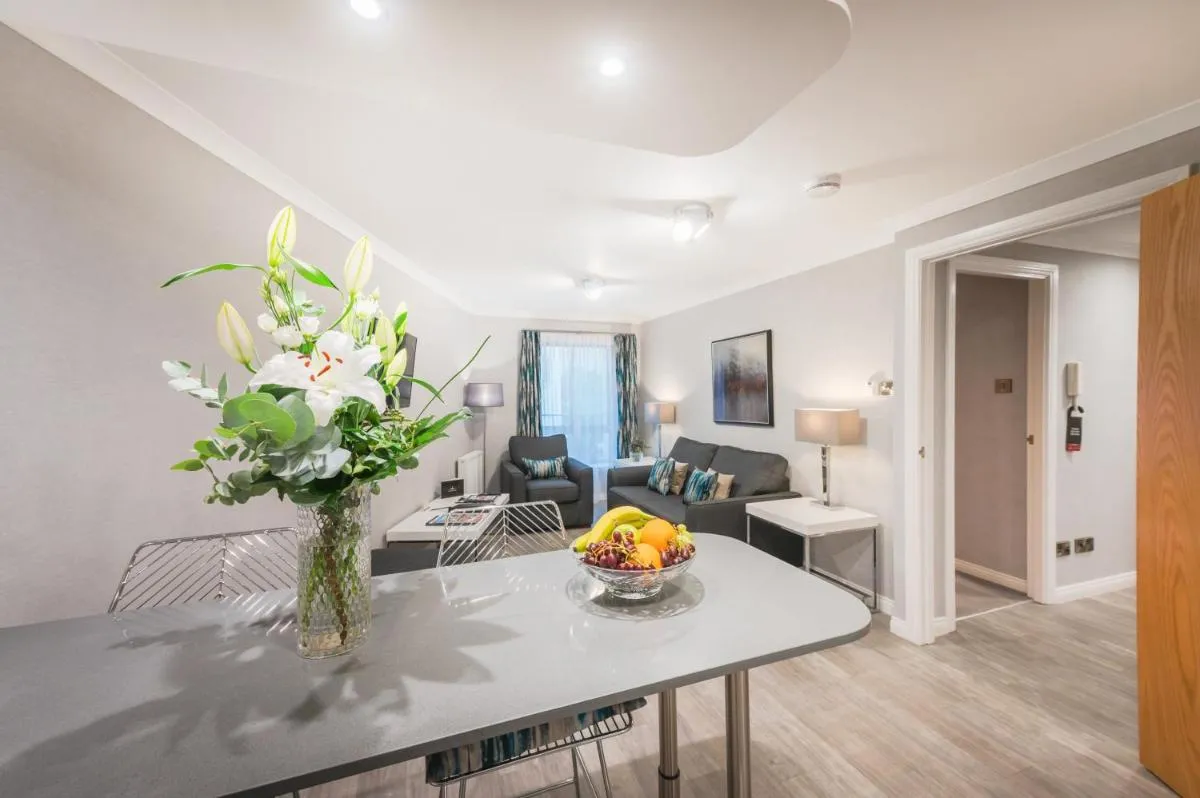 Image 2 of The Knight Residence by Mansley