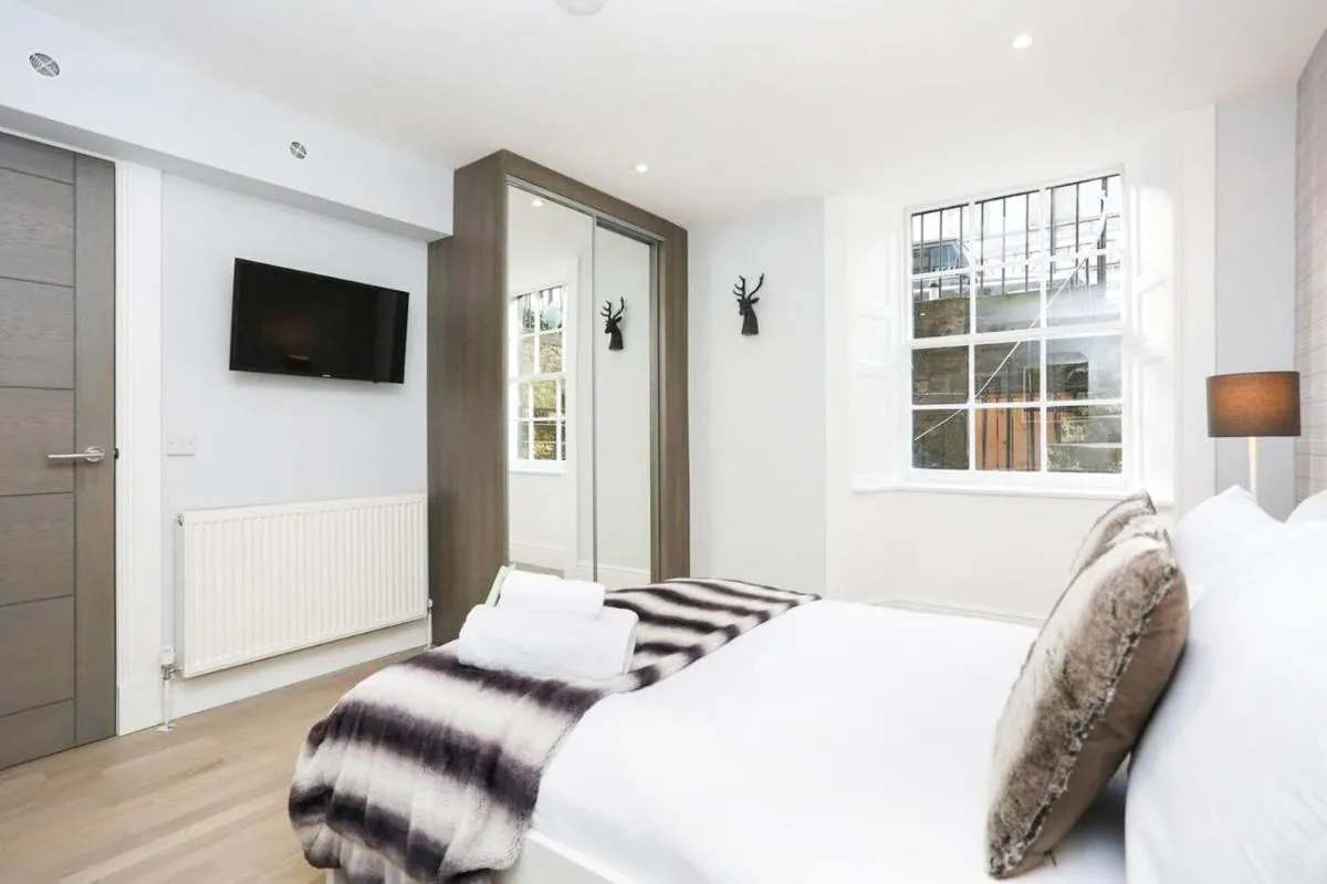 Image 1 of Ultra Modern, Stylish Apartment Next To Princes St