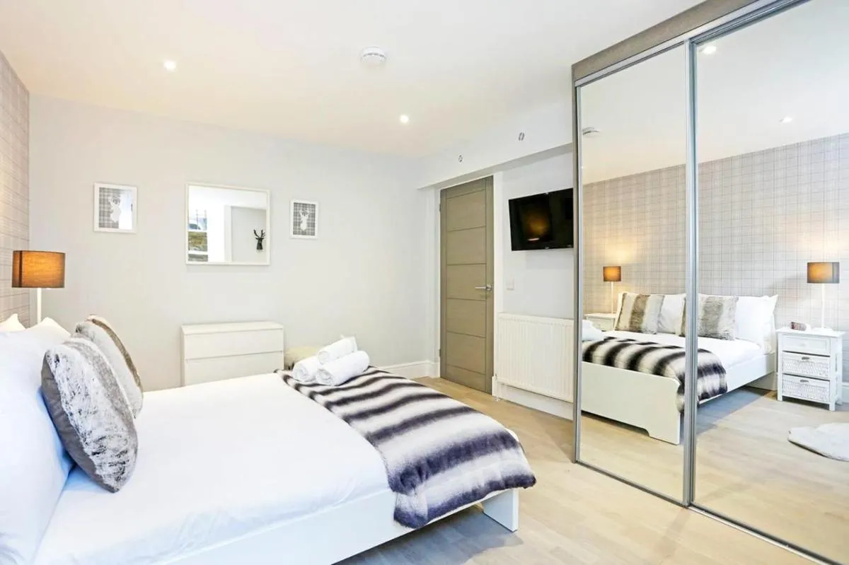 Image 6 of Ultra Modern, Stylish Apartment Next To Princes St