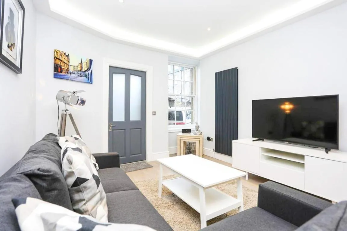 Image of Ultra Modern, Stylish Apartment Next To Princes St