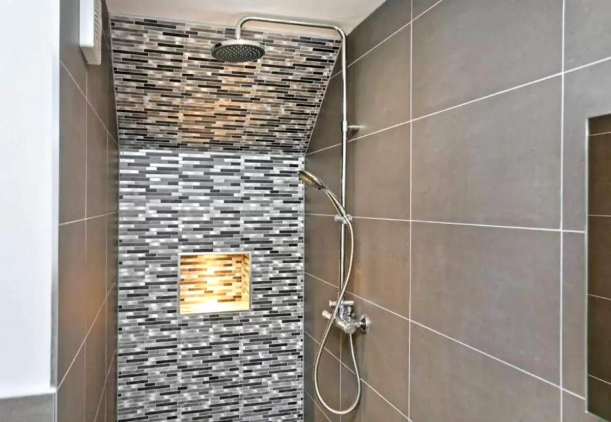 Image 2 of Ultra Modern, Stylish Apartment Next To Princes St