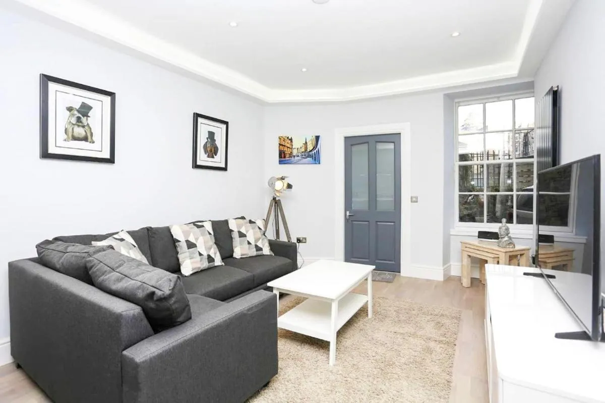 Image 4 of Ultra Modern, Stylish Apartment Next To Princes St