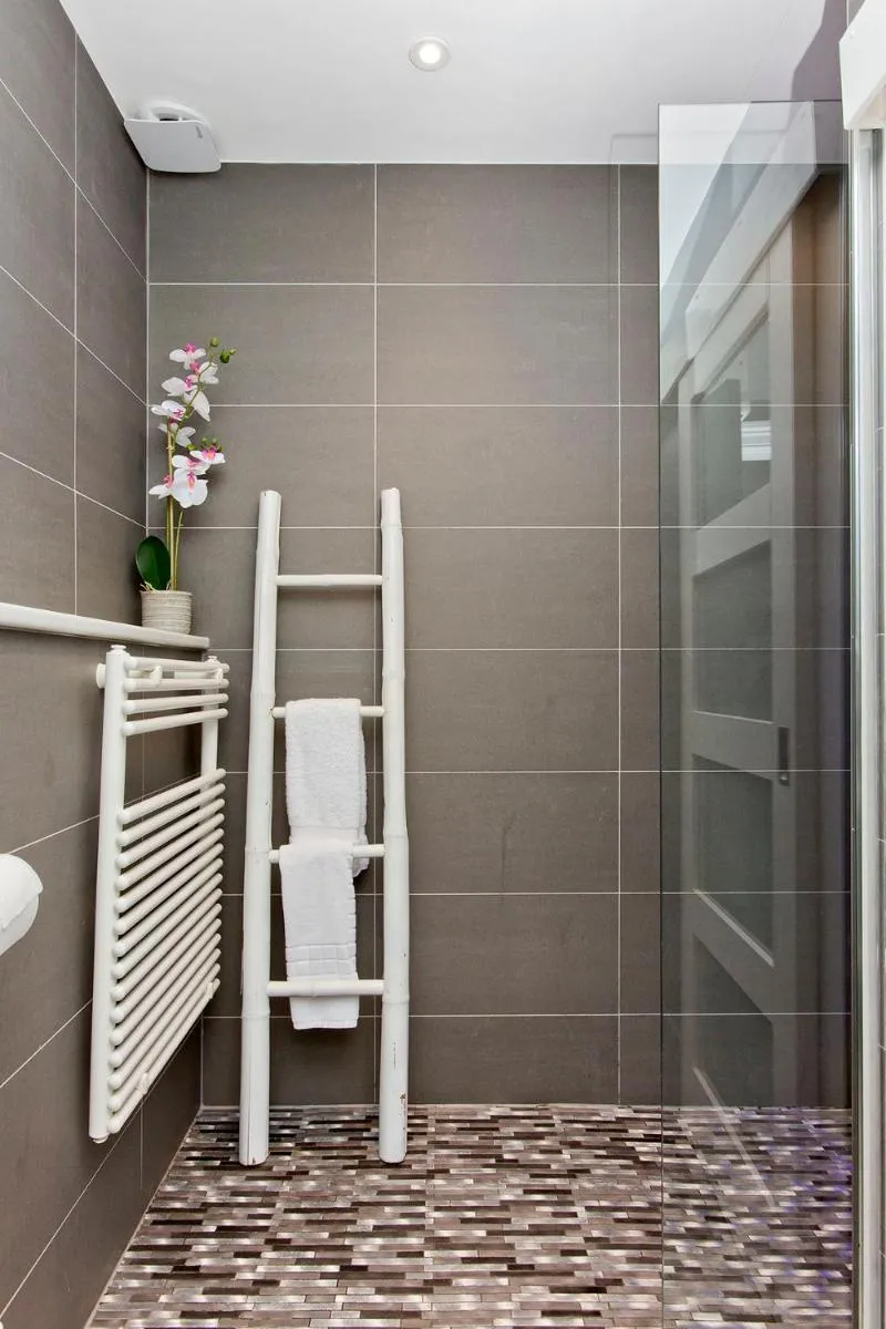 Image 3 of Ultra Modern, West End Village, Refurbished 1 bed