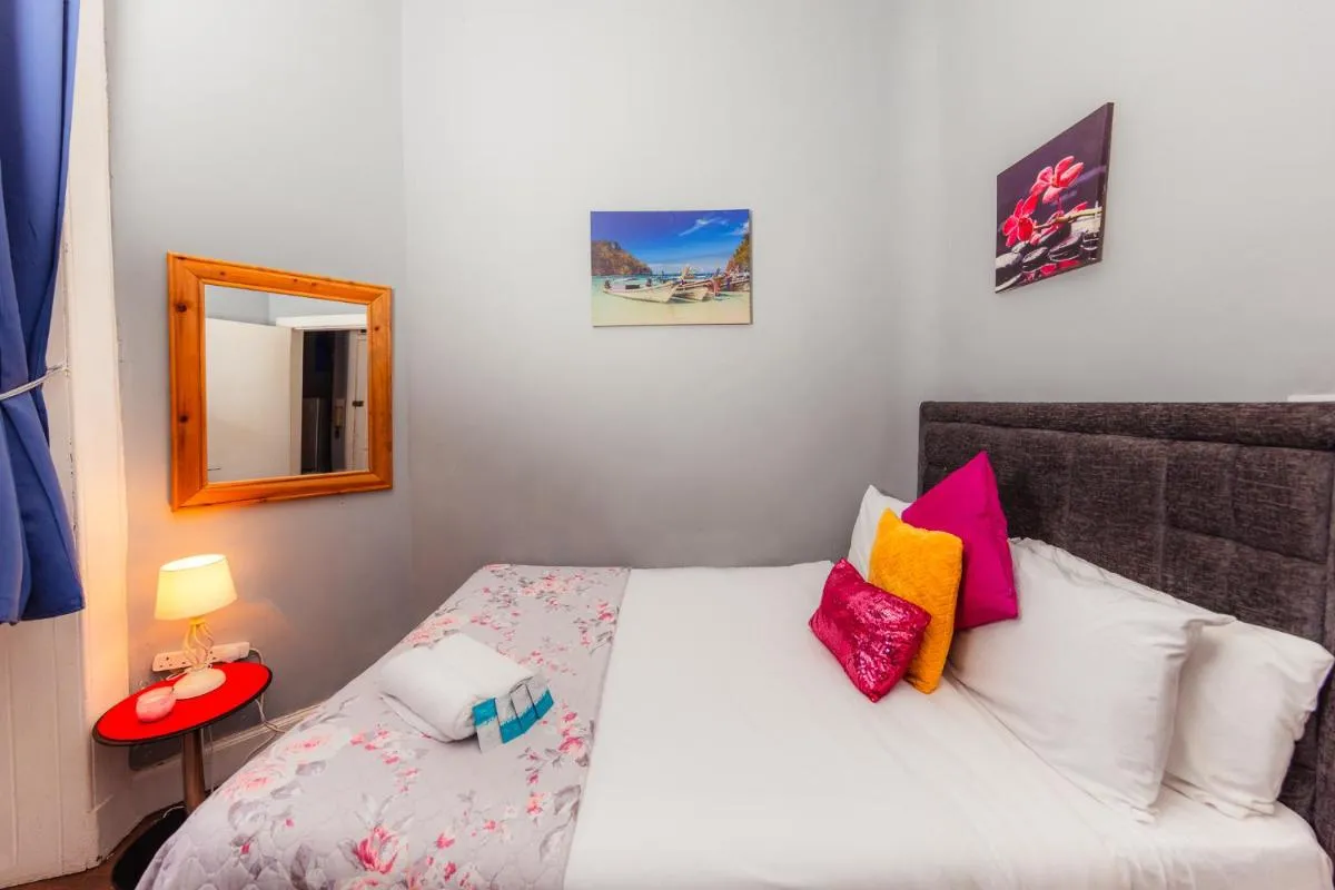 Image 1 of Warm 1 Bed Apartment by Holyrood Palace and Park!