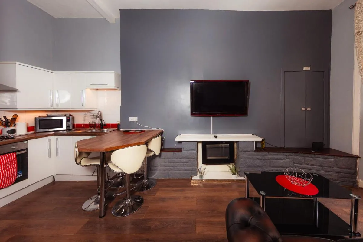 Image 3 of Warm 1 Bed Apartment by Holyrood Palace and Park!