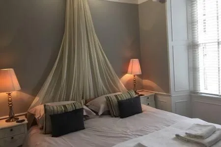 Image 2 of castle Apartment 1